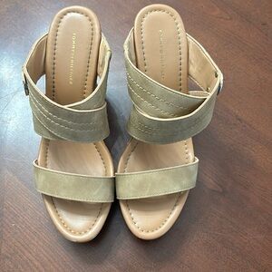Tommy Hilfiger wedges size 9